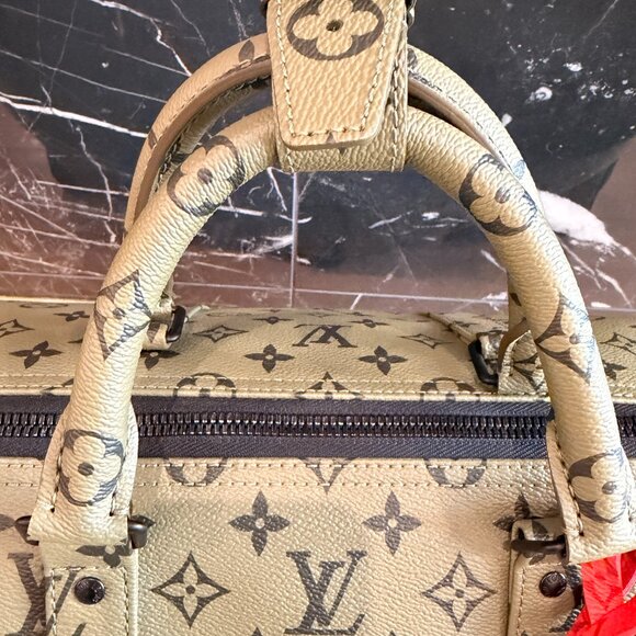 New Louis Vuitton Keepall Bandouliere 55 Khaki Green/Vermillion Red M23963 - Picture 4 of 16